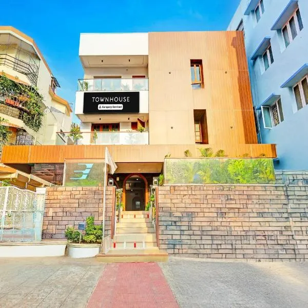 Super Townhouse Seethammadhara Junction Formerly Vijaya Residency, hotel in Rasapūdipalem