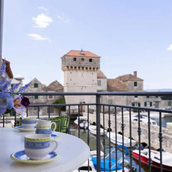 Apartments Kastilac near the beach, hotel in Kaštela