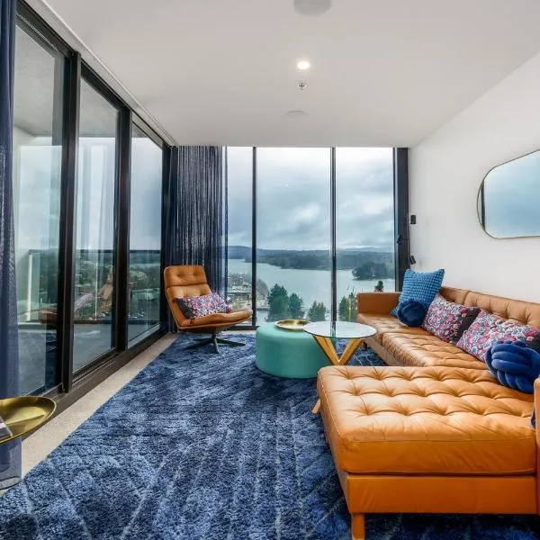 Luxury 1BR Apt with Lake Views in Belconnen - Hosted by Canstay，位于贝尔康嫩的酒店