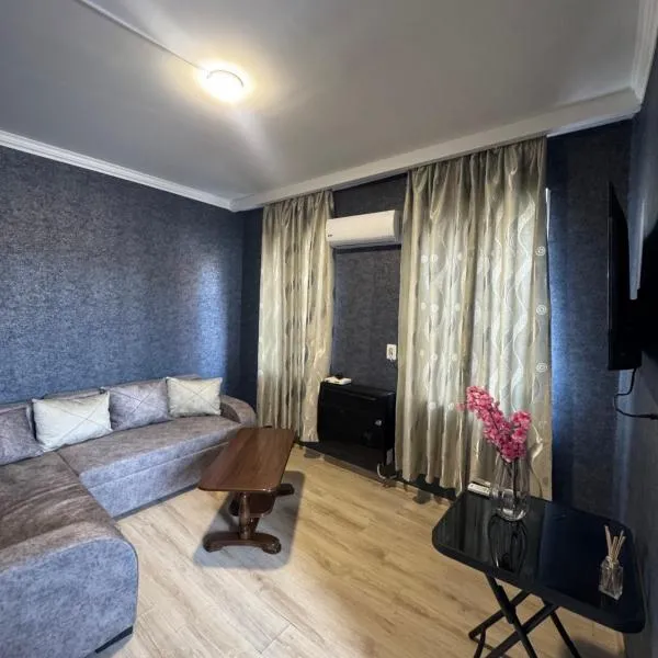 GesthouseIsani, hotel in Tbilisi City