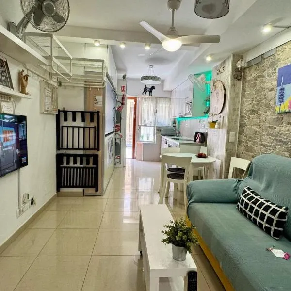 BADAROSA House10min to BARCELONA City&NearTo BEACH, hotel v destinácii Badalona