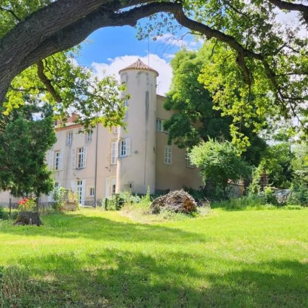 appartement dans un château, hotel em Les Pradeaux