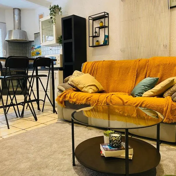 Triplex cosy au cœur du village, hotel v destinaci Les-Pennes-Mirabeau