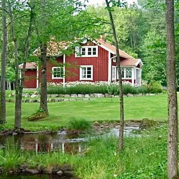 Vallevägen Country Retreat - Private Pond, Fireplace & Nature, hotel in Öglunda