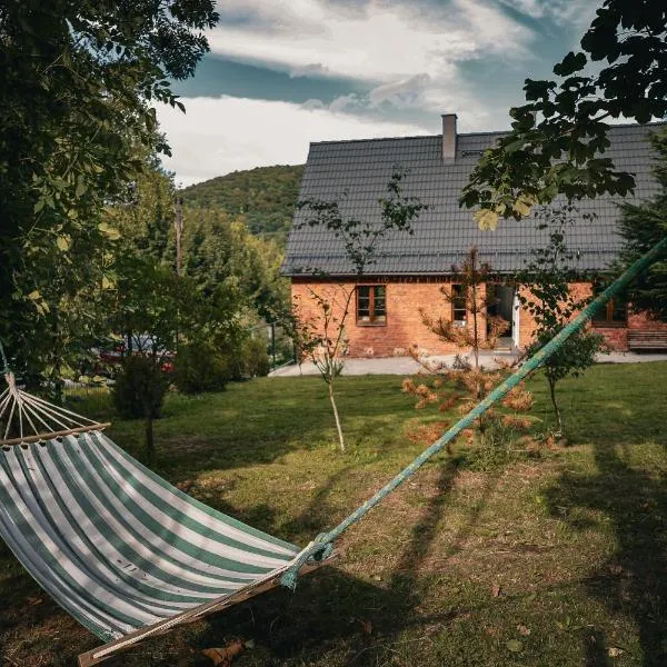 Domek Dziki Spokój w Krainie Wygasłych Wulkanów, hotel v destinaci Wojcieszów