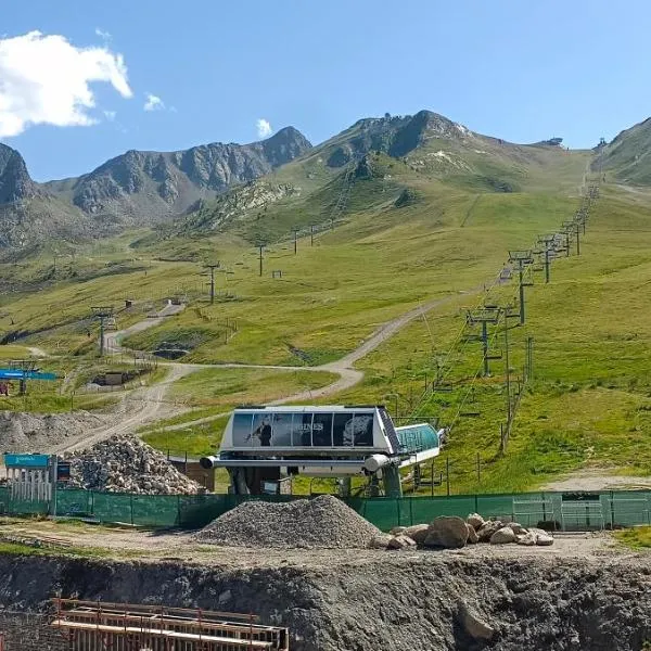 Maia 3C a Pie de Pistas con garaje incluido, hotel in Pas de la Casa