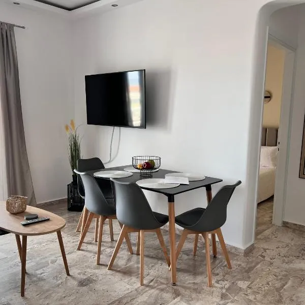 Kyklamino Apartment، فندق في لوترا أوراياس إلينيس