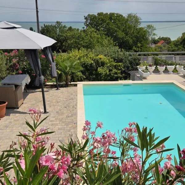 Annabella Apartmanház, hotel in Balatongyörök