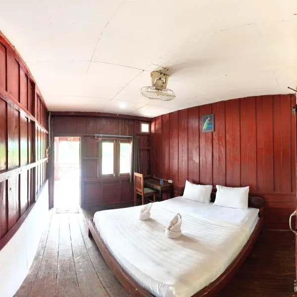 souksanh River Bungalow, hotel v destinaci Muang Không