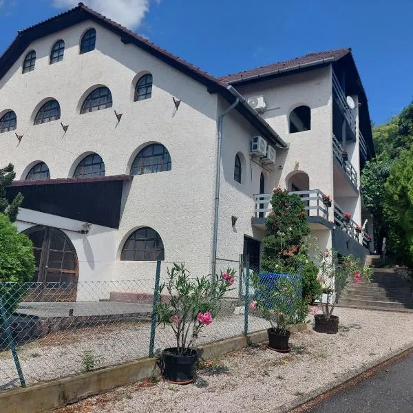 Villa Malazzo, hotel in Balatongyörök