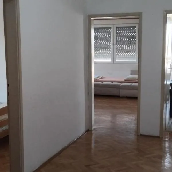MM Apartment in a great location, 6th floor, 2 balconies, hotel v destinaci Strumica