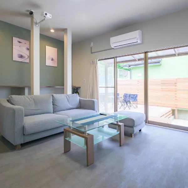 Private House near Kamakura - 10 Min Walk to Beach - Free Parking & Fast WiFi, hotel din Chigasaki