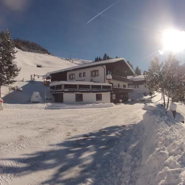Alpenperle, hotel in Berwang