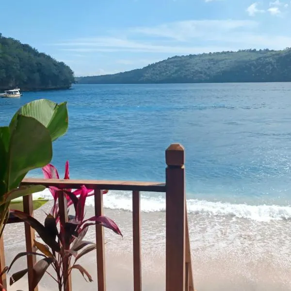 Beach House on Gamat Bay, hotel in Nusa Penida