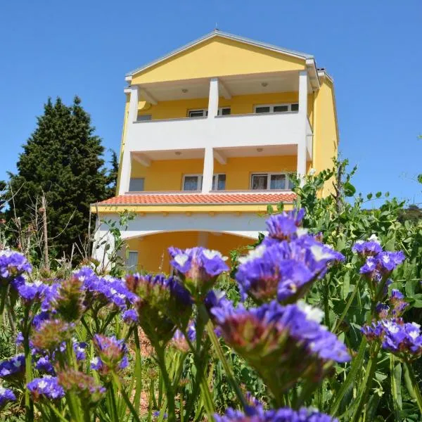 Apartments Buturi, hotel in Soline