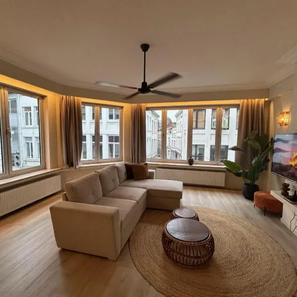 Japandi Lofts - 2 Bedrooms at old city of Antwerp, hotel in Antwerp