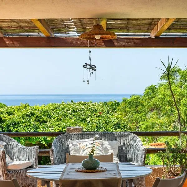 La Bouganville - House with garden and sea view, hotel v destinácii Geremèas