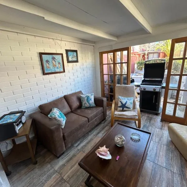 Casa playa moderna en las mejores playas de Chile, khách sạn ở Bahia Inglesa