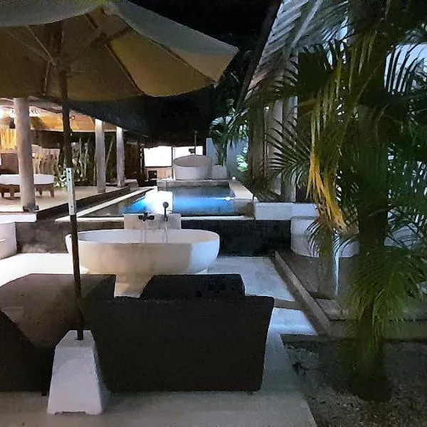 PROMO! Private Vacation Rentals Villa, 2 Pools,4 Bedrooms,4 Bathrooms, Bali Seminyak, hôtel à Seminyak