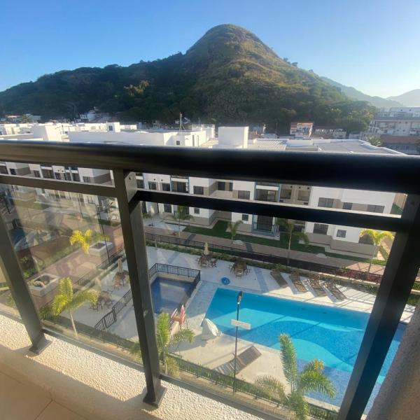 Apartamento à 10min de caminha da praia, com 2 quartos, 2 banheiros e vaga de garagem