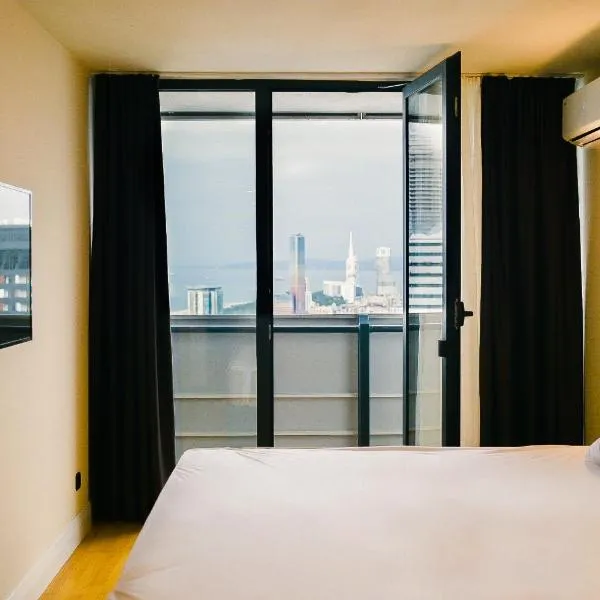 New Orbi City Seaside Apartment, hotel in Batumi