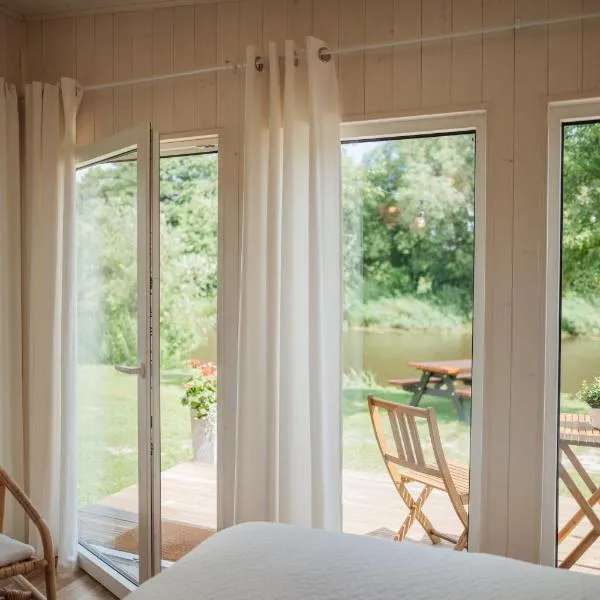 Archers island apartment with HOT TUB, hotel in Liepāja