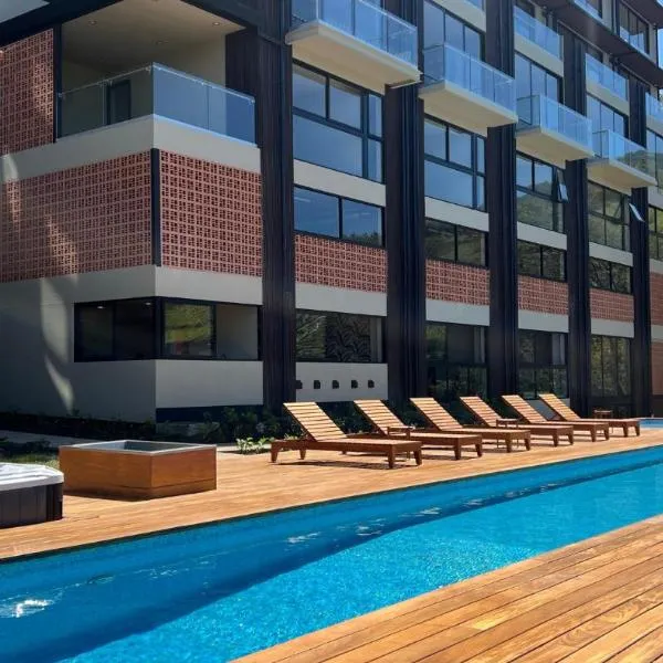 BEE Suites San José - Santa Ana, hotel in Santa Ana