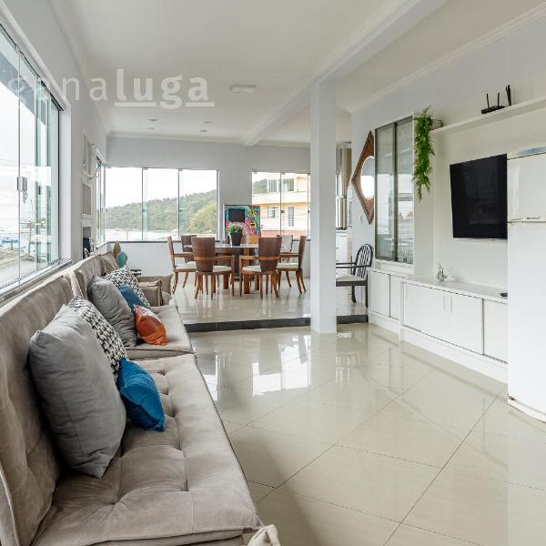 Casa ampla a 100m da praia – Conforto e lazer