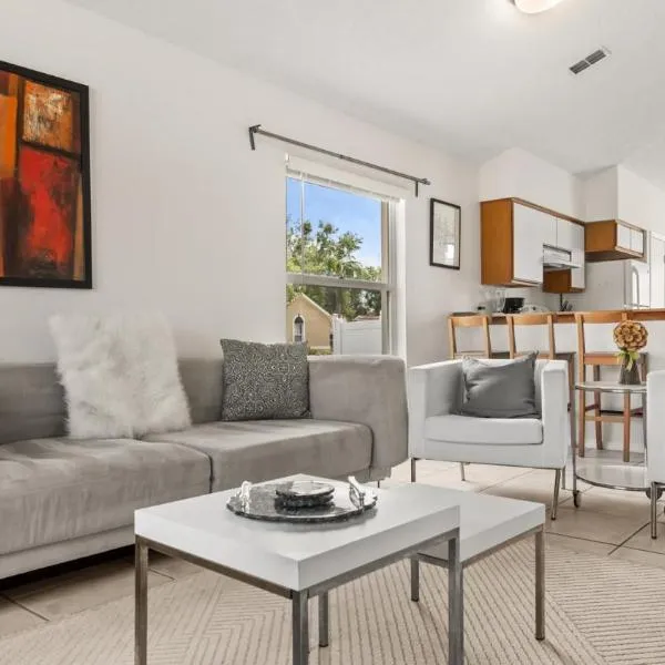Upstay 3BR Family-Friendly Stylish Retreat w Patio, hotel a Kissimmee