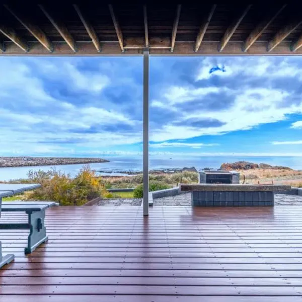 Ocean Front retreat Fleurieu Coast Wirrina Cove, hotel in Wirrina Cove