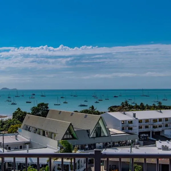 OCEAN VIEWS 10, hotel in Airlie Beach