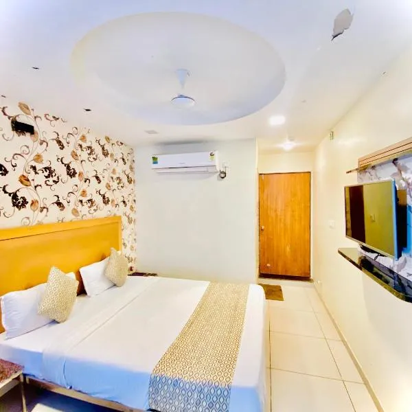 Hotel Alexa - Satellite Prahladnagar, Ahmedabad、アーメダバードのホテル