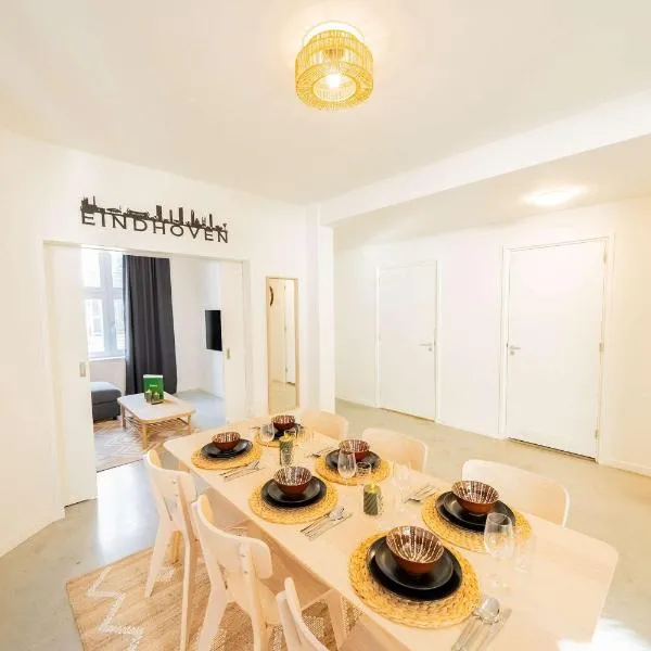 Urban Luxe 70 m2 Two-Bedroom Apartment GB-62, ξενοδοχείο στο Αιντχόφεν