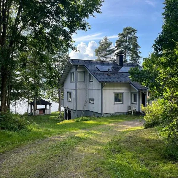Lake house 56 km from Helsinki, hotel sa Lohja