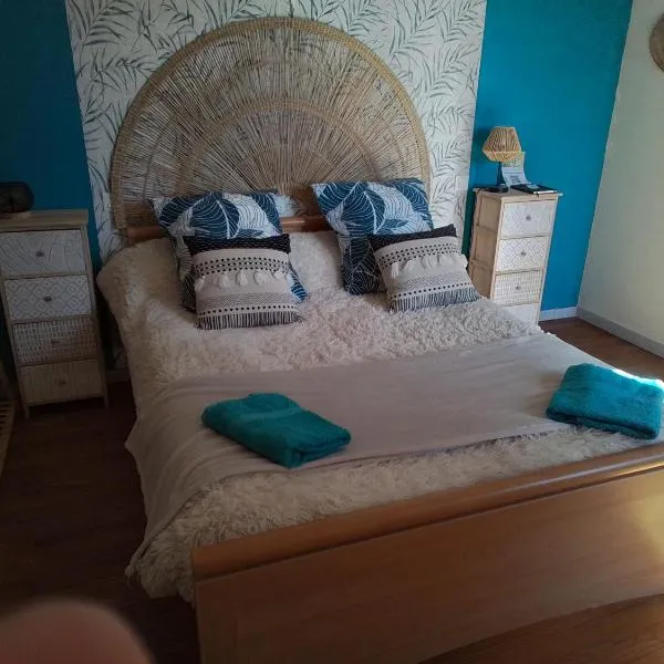 La chambre de jeny, hotel em Meilhan