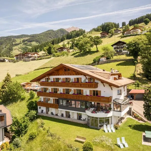 Hotel Garni Alpes, hotel v destinaci Schenna