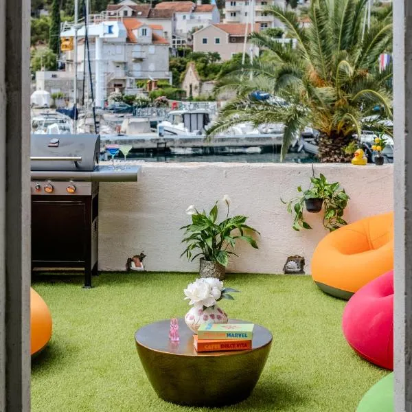 Luxury Villa Unikat with Seaview & Jacuzzi, hotel sa Milna