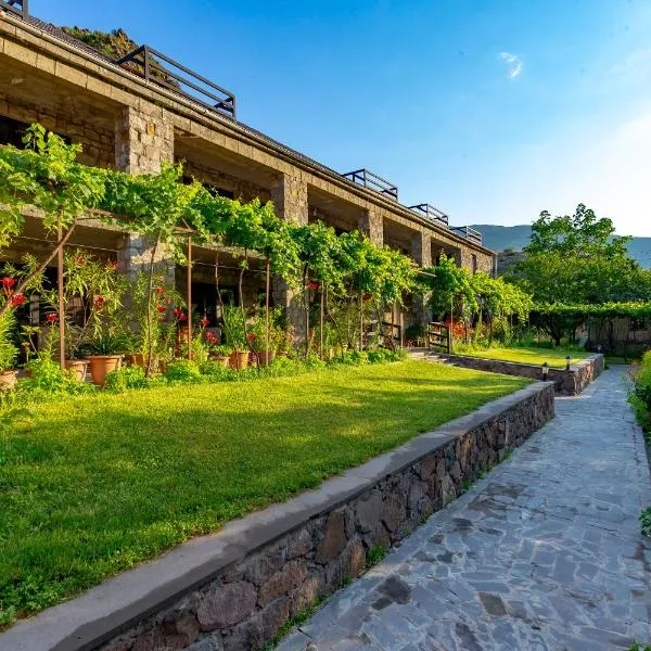 Valodia's Cottage, hotel v destinaci Vardzia