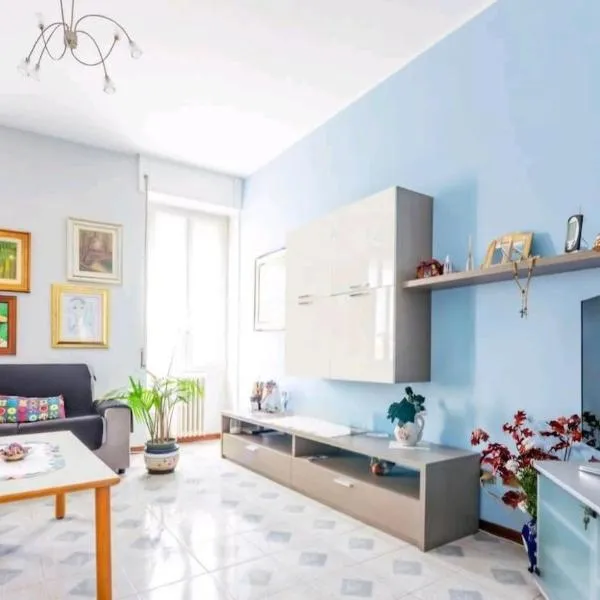 Apartment house in the center, hotel in Oggiono