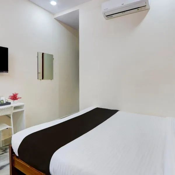 Super Collection O Sri Balaji Luxury rooms, hotel in Kondapur
