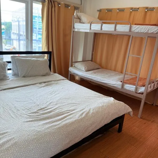 Labkoff cafe and Hostel, hotel in Kanchanaburi