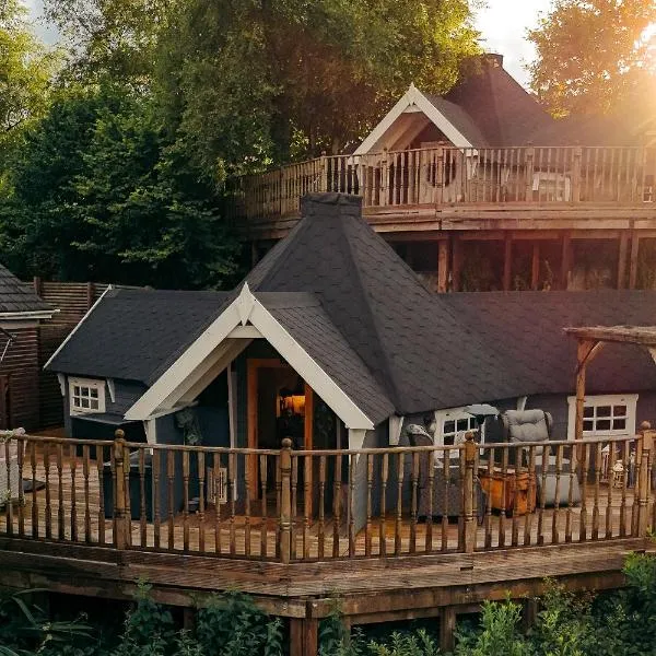 1 Scenic hideaway, Alfresco Bath, Stunning Valley View, hotel in Pont Sticill