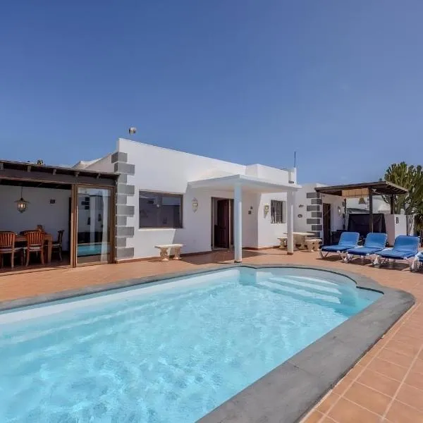 Utopia, villa 4 bedrooms, heated pool & complete privacy, hotel en Playa Blanca