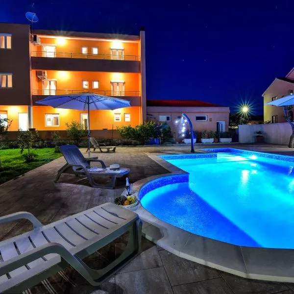 Apartments Bonex, hotel v Privlake