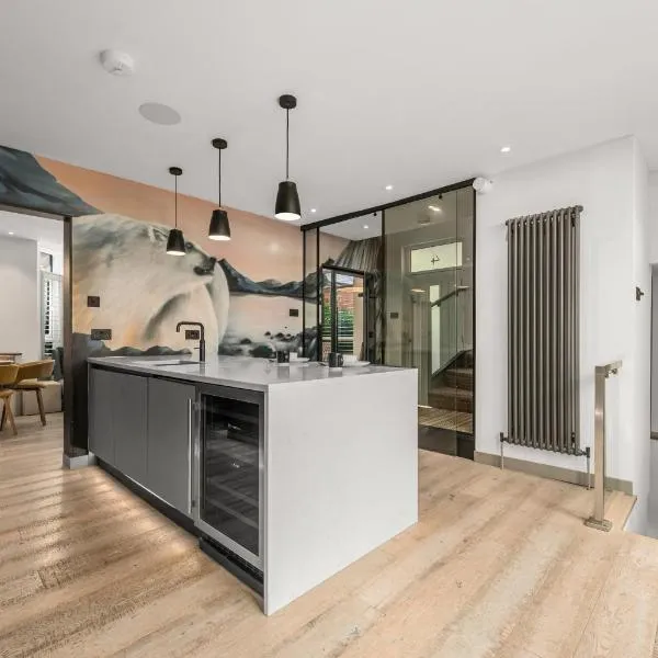 West Didsbury Retreat l Cinema l Sleeps 8, ξενοδοχείο στο Μάντσεστερ