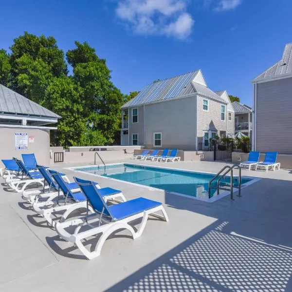 Key West में, होटल New Casa Caribe by Brightwild- Two-Story Condo Rooftop Pool