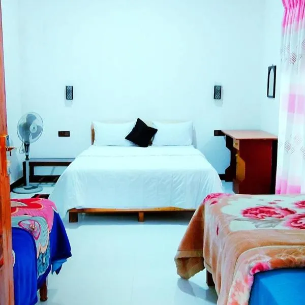 Ella Hushwood, hotel en Ella