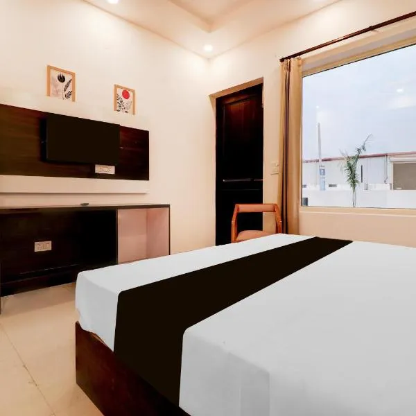 Super HOTEL O VASAL BLISS Restaurant & Cafe, hotel di Roorkee