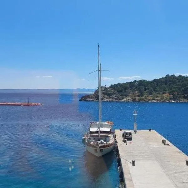 VELE with parking and sea view, Hotel in Makarska