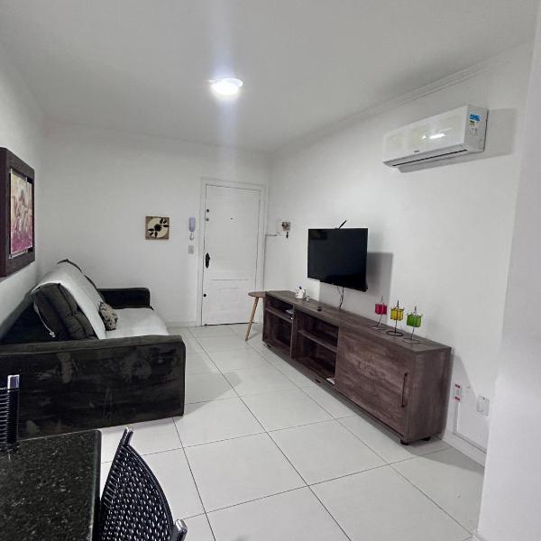 Apto 2 Quartos com BOX no Centro e 60m do Mar